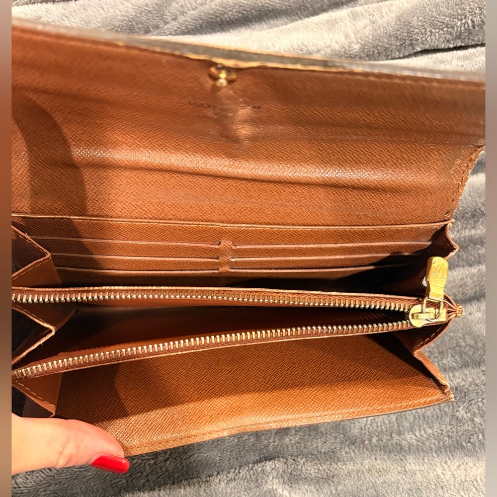 Authentic Vintage Louis Vuitton Monogram Sarah Wallet - Picture 6 of 13